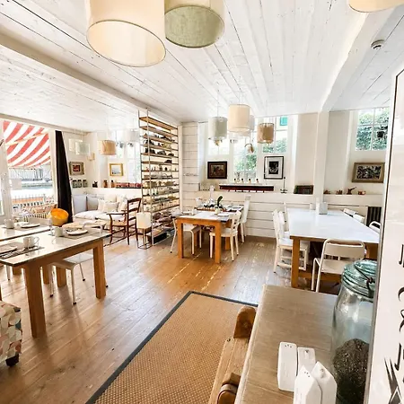 公寓 Charming And Modern In